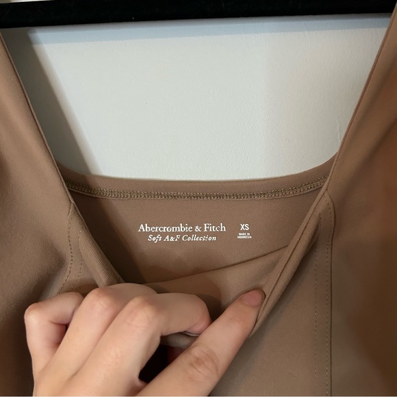 Abercrombie & Fitch Double Layered Seamless Fabric Tan Brown Bodysuit - Picture 4 of 4